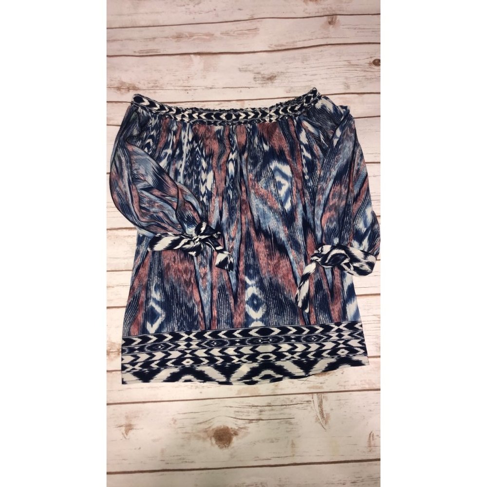 Cute off shoulder open arm blouse Med